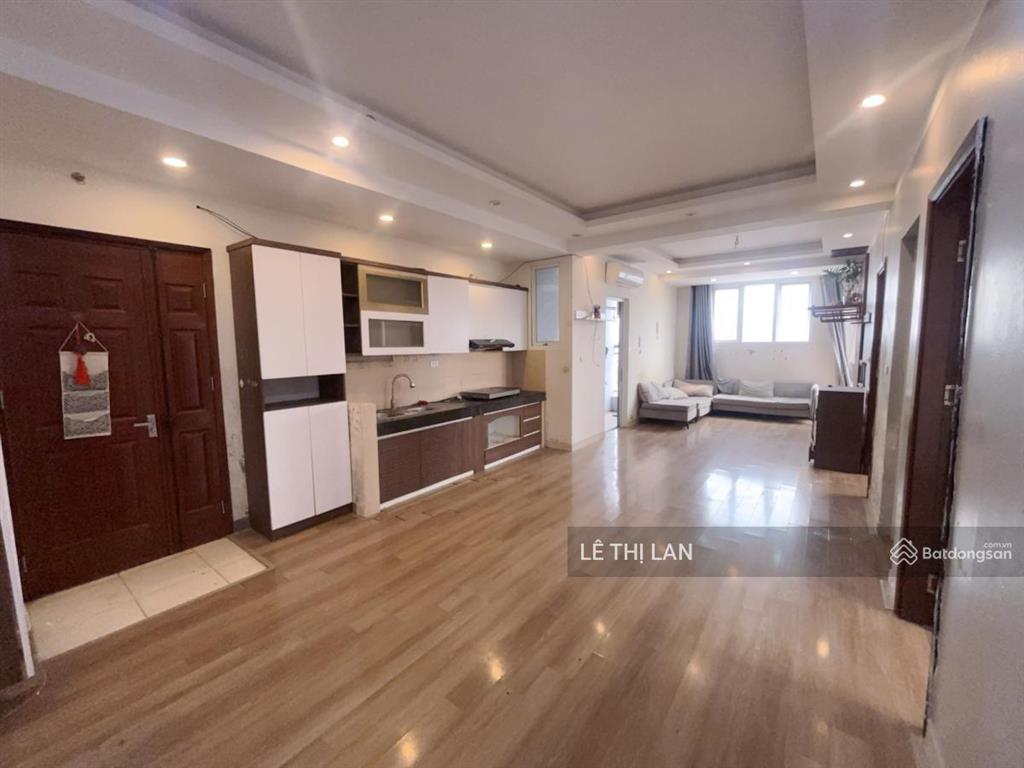 Cực thích ! căn hộ 75m2 chung cư phố 34 hoàng cầu tầng 10 nhà 3 ban công 3 ngủ 2 vs , view hồ sổ đỏ