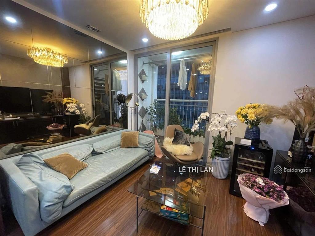 Bán căn hộ đẳng cấp 90 m2 tầng víp toà nhà vincom 54a phố nguyễn chí thanh sổ đỏ đống đa 2 ngủ 2vs