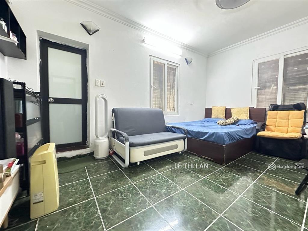 Căn hộ tập thể tầng 3 căn góc 2 thoáng sổ đỏ 130m2 phố hoàng ngọc phách giá 7 tỷ  đống đa láng hạ