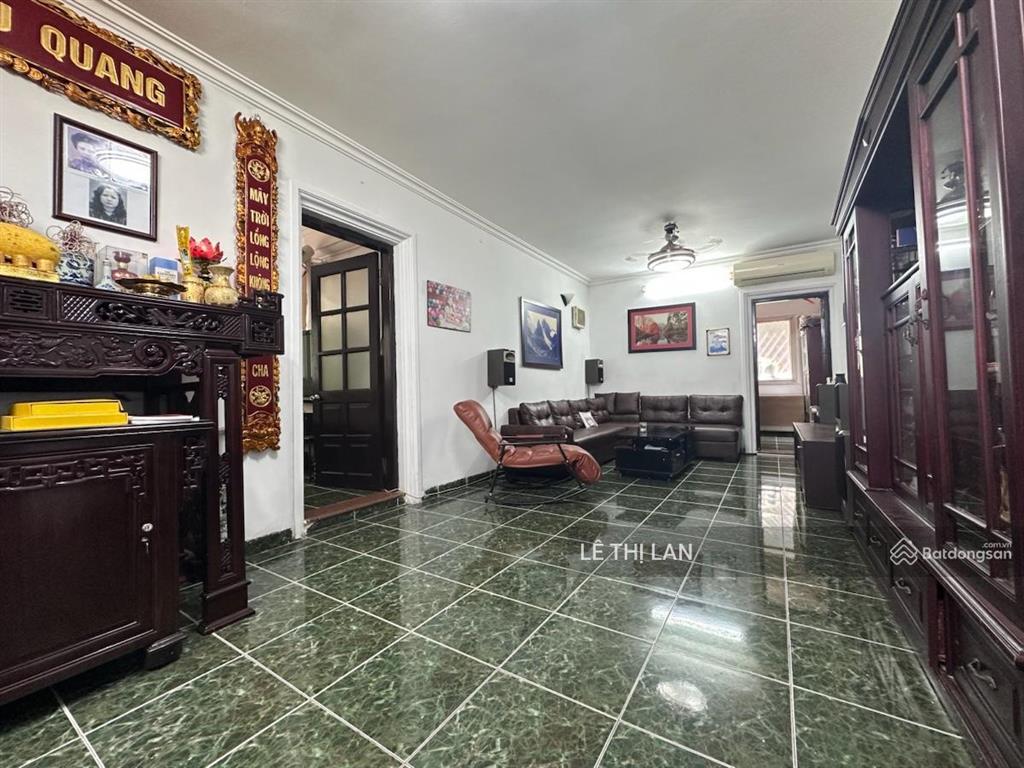Căn hộ tập thể tầng 3 căn góc 2 thoáng sổ đỏ 130m2 phố hoàng ngọc phách giá 7 tỷ  đống đa láng hạ
