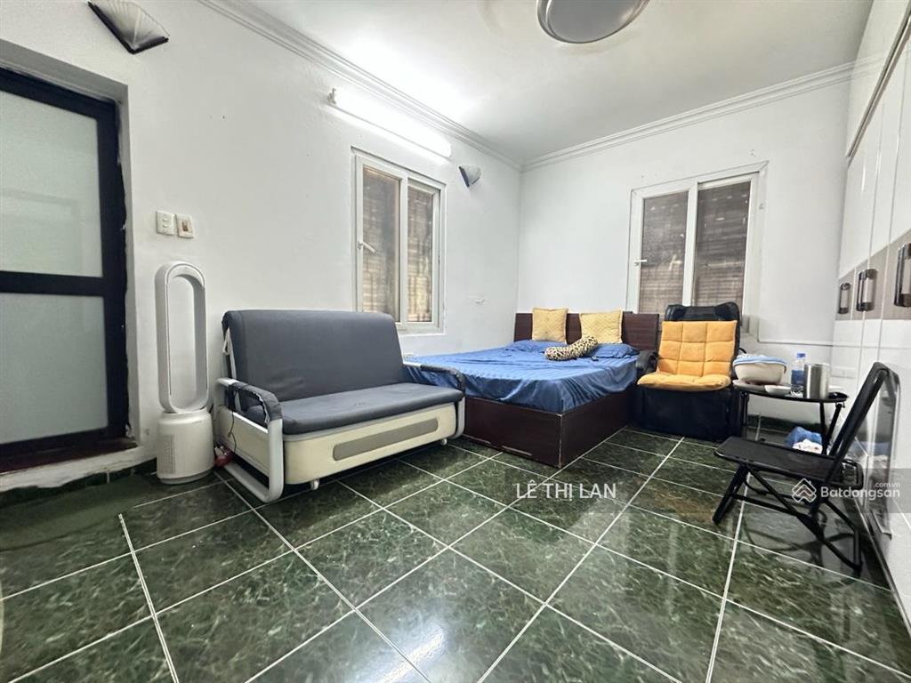 Căn hộ tập thể tầng 3 căn góc 2 thoáng sổ đỏ 130m2 phố hoàng ngọc phách giá 7 tỷ  đống đa láng hạ