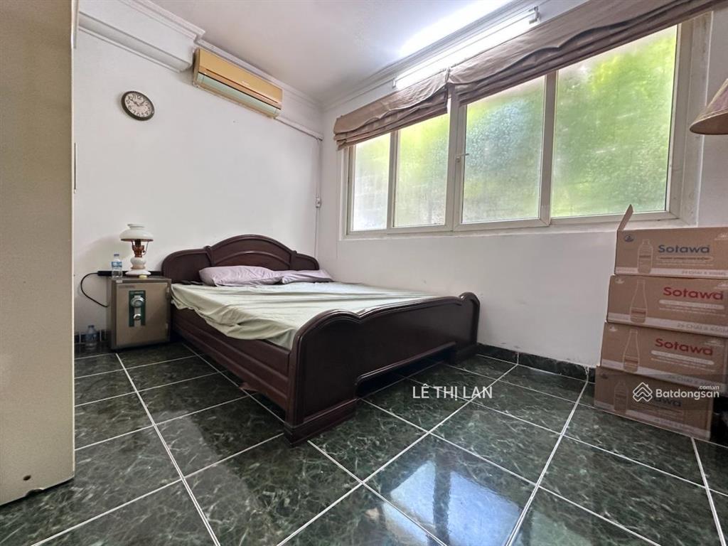 Căn hộ tập thể tầng 3 căn góc 2 thoáng sổ đỏ 130m2 phố hoàng ngọc phách giá 7 tỷ  đống đa láng hạ