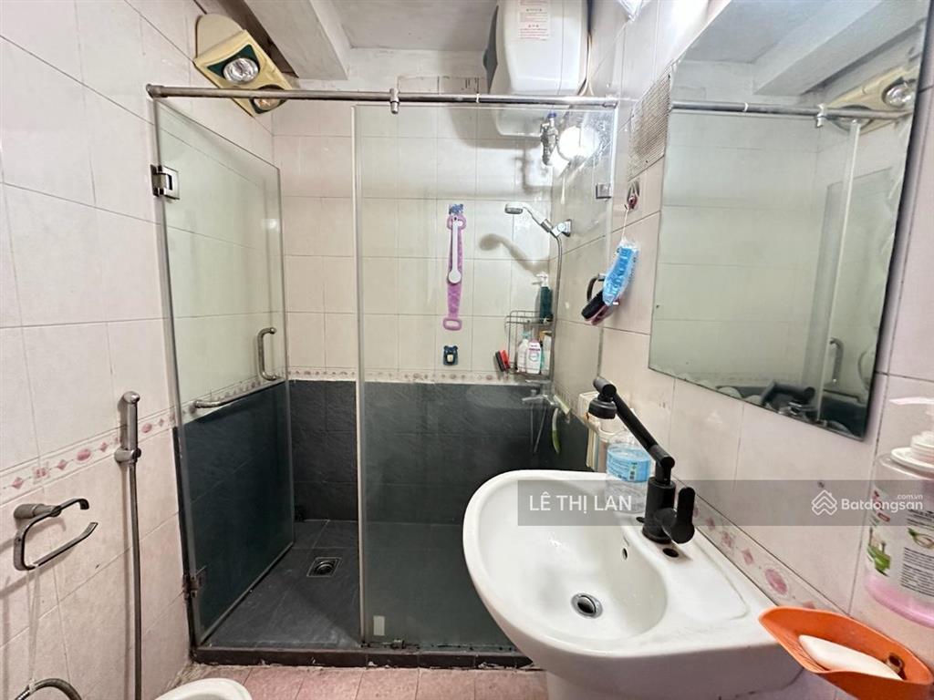 Căn hộ tập thể tầng 3 căn góc 2 thoáng sổ đỏ 130m2 phố hoàng ngọc phách giá 7 tỷ  đống đa láng hạ