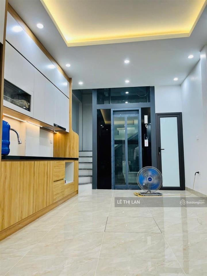 Khâm thiên 35 m2 x 6 tầng thang máy gồm 4 ngủ khép kín thoáng sáng gần phố ko quy hoạch