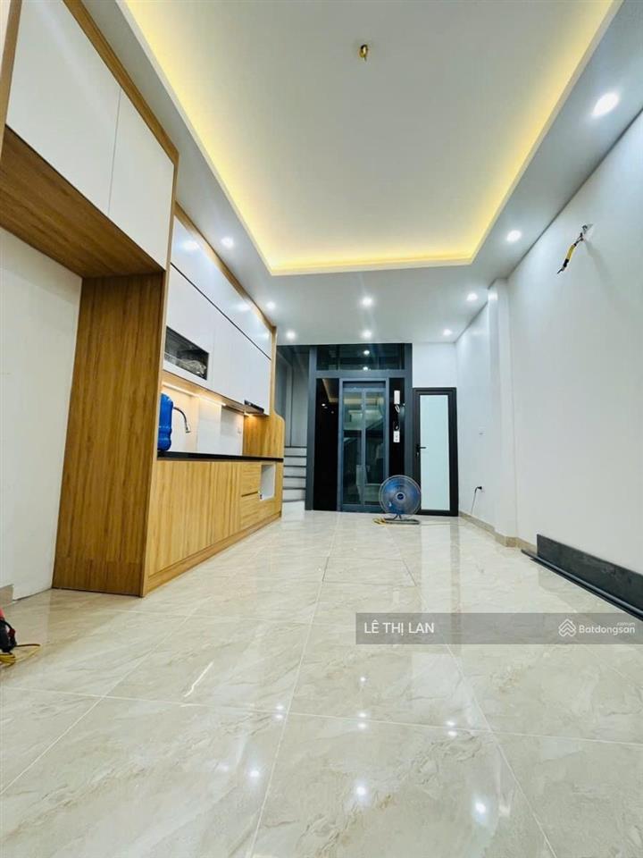 Khâm thiên 35 m2 x 6 tầng thang máy gồm 4 ngủ khép kín thoáng sáng gần phố ko quy hoạch