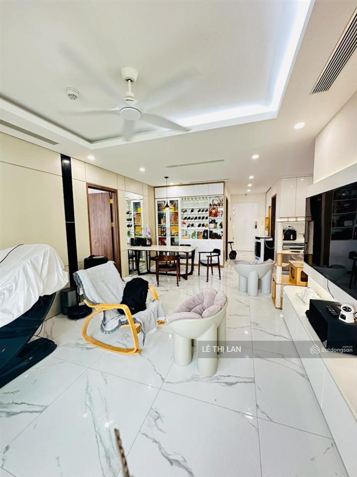 Bán căn tt tầng 3  135m2 tại phố hoàng ngọc phách, 6,8 tỷ lô góc 3 thoáng 3 ngủ 2 vs sổ đỏ ô tô đo