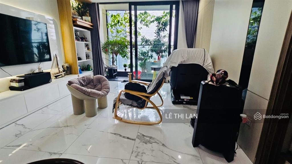 Bán căn tt tầng 3  135m2 tại phố hoàng ngọc phách, 6,8 tỷ lô góc 3 thoáng 3 ngủ 2 vs sổ đỏ ô tô đo