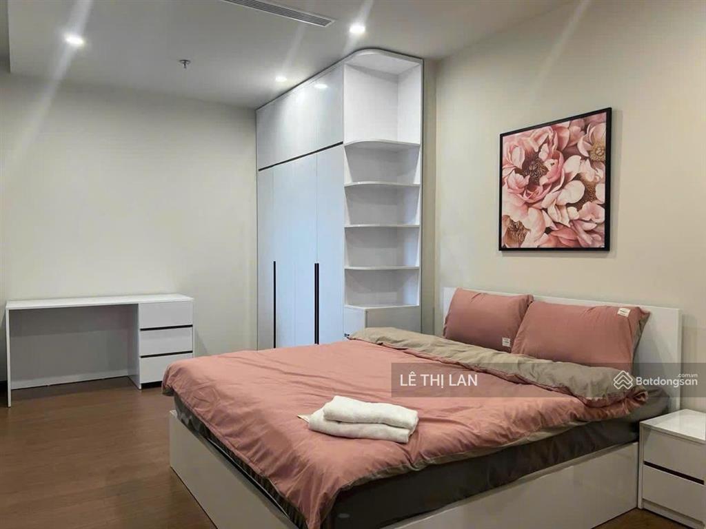 Hiếm có 2 lô giá chung cư hoàng cầu 60 m2 lô góc view thoáng sổ đỏ đống đa 2 ngủ, thang máy êm ru