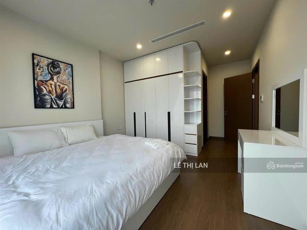 Hiếm có 2 lô giá chung cư hoàng cầu 60 m2 lô góc view thoáng sổ đỏ đống đa 2 ngủ, thang máy êm ru