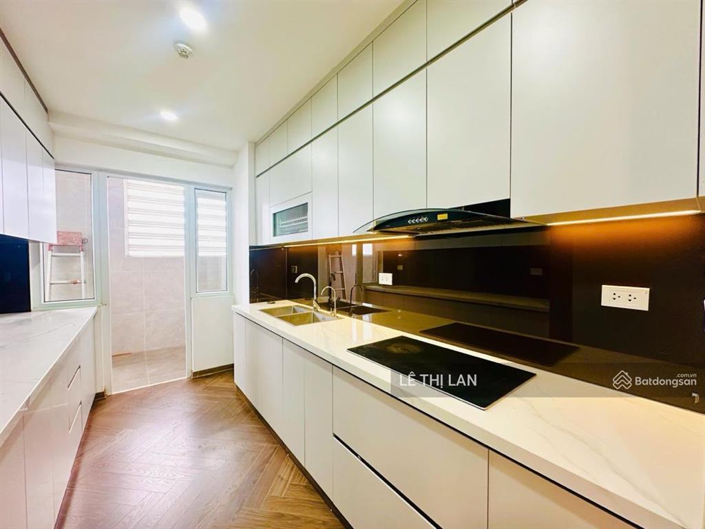 Hiếm có 2 lô giá chung cư hoàng cầu 60 m2 lô góc view thoáng sổ đỏ đống đa 2 ngủ, thang máy êm ru