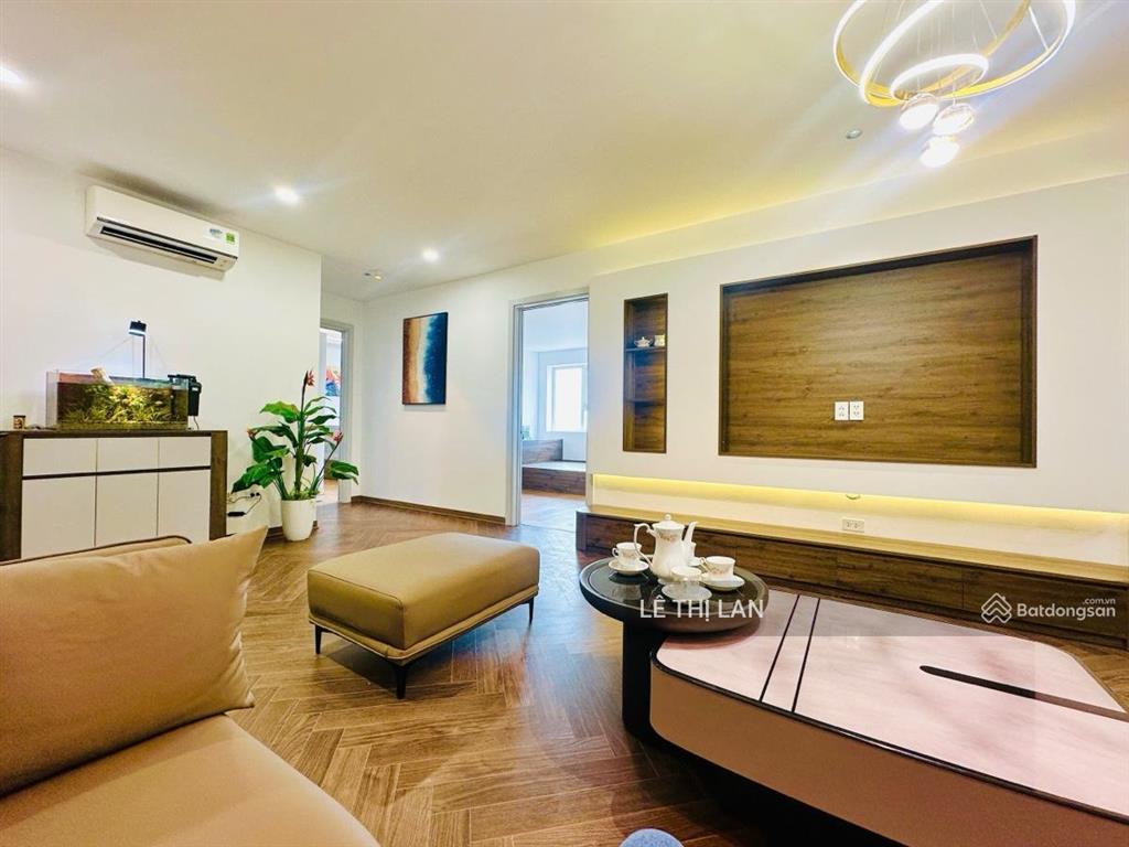 Hiếm có 2 lô giá chung cư hoàng cầu 60 m2 lô góc view thoáng sổ đỏ đống đa 2 ngủ, thang máy êm ru