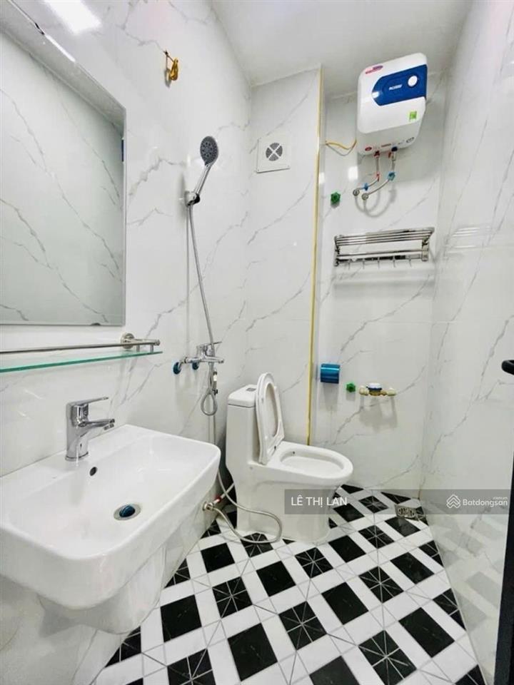 Bán tòa nhà thang máy 65m2 x 6 tầng 10 phòng thu nhập 40 tr/th ổn định ko qh sổ đỏ hbt full mới