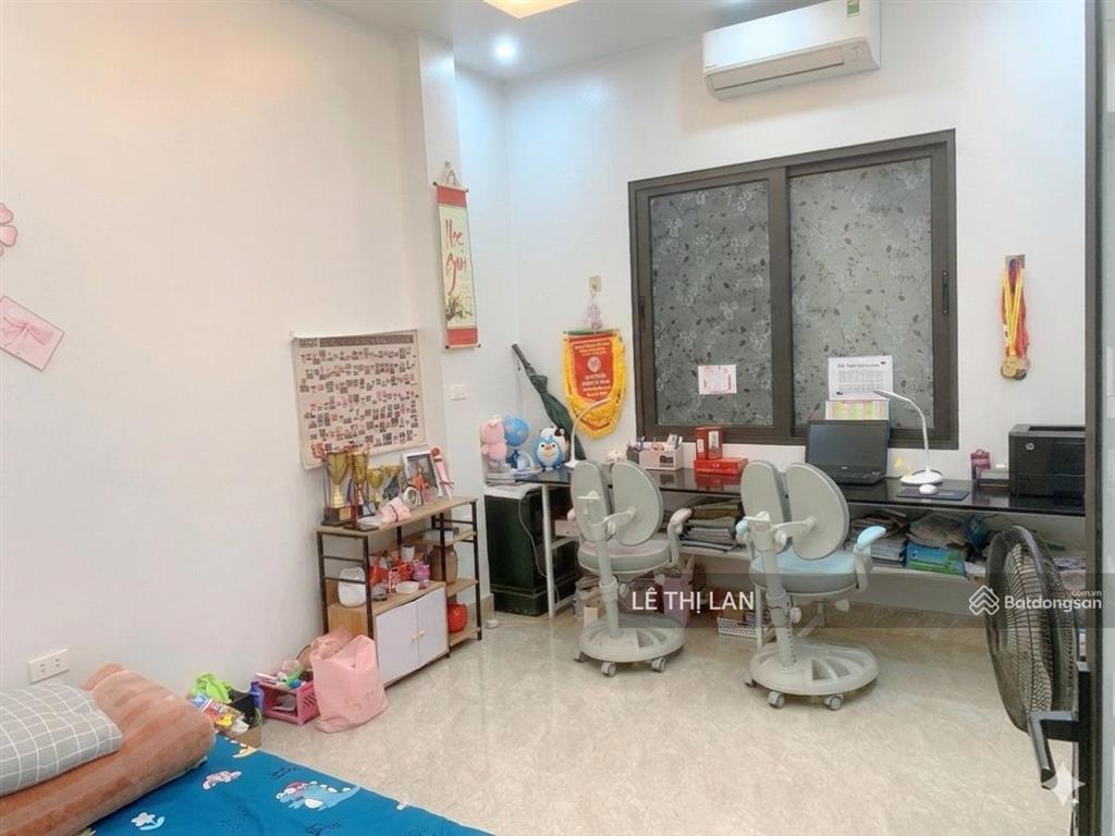 Bán nhà dân xây chắc chắn phố tây sơn 45 m2 x 4 tầng 4 ngủ  hơn 10 tỷ sổ đỏ đống đa ko quy hoạch
