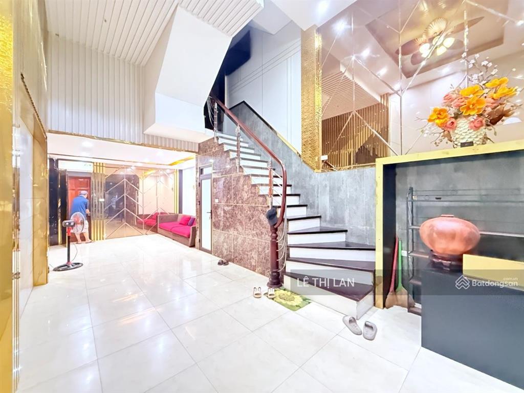 Nguyễn chí thanh phân lô 45 m x6 tầng sổ đỏ đống đa , 2 ngõ ô tô vào nhà , 6 p ngủ thoải mái ko qh.