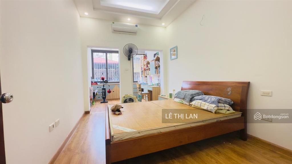Hào nam nhà & vị trí đẹp ngõ rộng thẳng ở & kd 42 m2 x 5 tầng sổ đỏ đống đa. giá 9,6tỷ thương lượng
