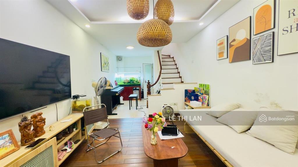 Hào nam nhà & vị trí đẹp ngõ rộng thẳng ở & kd 42 m2 x 5 tầng sổ đỏ đống đa. giá 9,6tỷ thương lượng