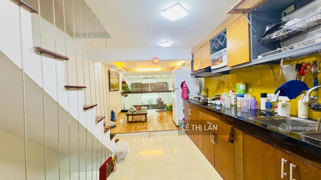 Hào nam nhà & vị trí đẹp ngõ rộng thẳng ở & kd 42 m2 x 5 tầng sổ đỏ đống đa. giá 9,6tỷ thương lượng