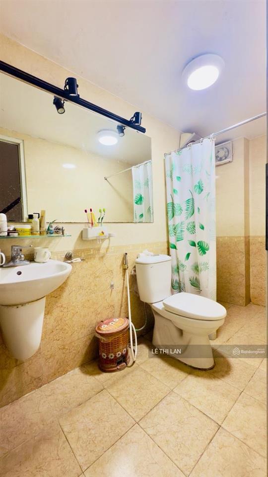 Hào nam nhà & vị trí đẹp ngõ rộng thẳng ở & kd 42 m2 x 5 tầng sổ đỏ đống đa. giá 9,6tỷ thương lượng