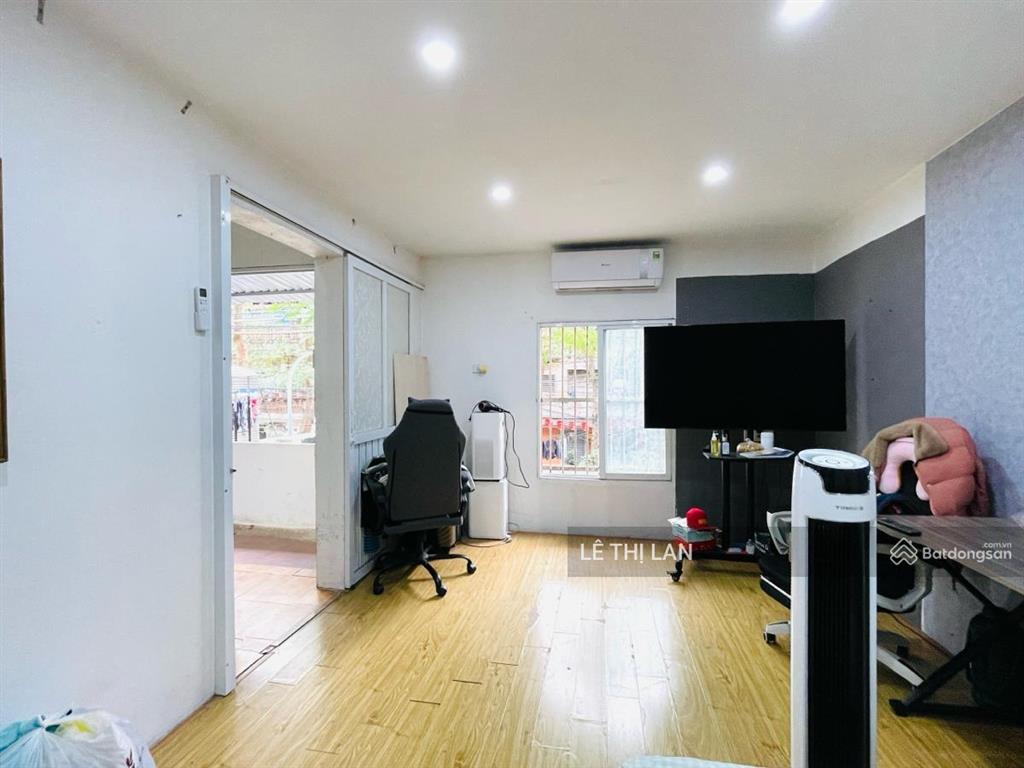 Tập thể tầng 2 vĩnh hồ sổ đỏ đống đa 39/87m2 vị trí cực đẹp giáp tây sơn, thái thịnh 3 ngủ  ôtô đỗ