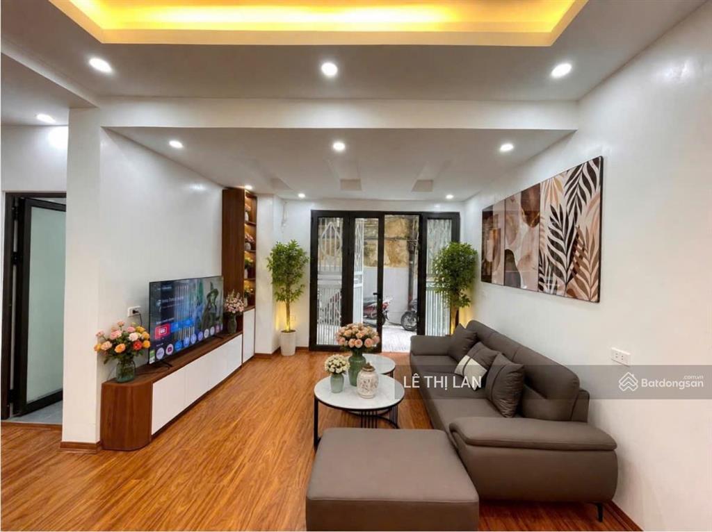 Bán nhà 5,4 tỷ ở & kd mặt phố nguyên hồng, sổ đỏ tập thể tầng 1, dt 31/75 m2 sử dụng 2 ngủ 2 vs