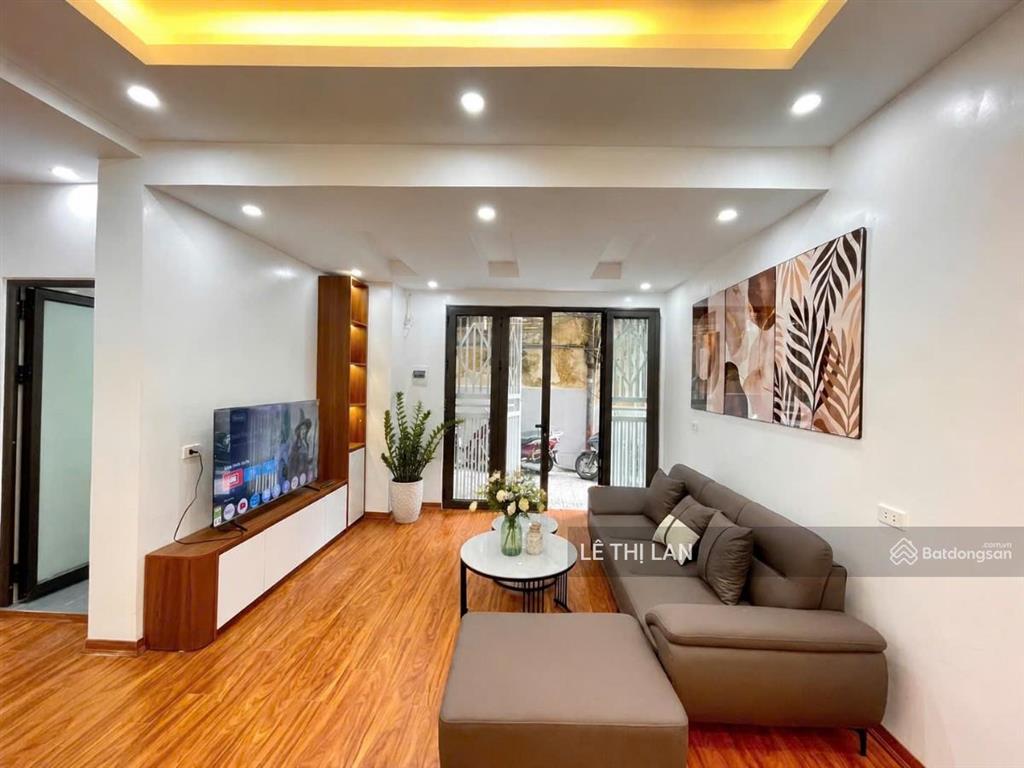 Bán nhà 5,4 tỷ ở & kd mặt phố nguyên hồng, sổ đỏ tập thể tầng 1, dt 31/75 m2 sử dụng 2 ngủ 2 vs