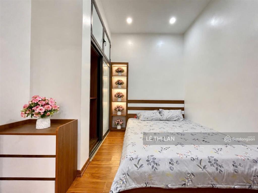 Bán nhà 5,4 tỷ ở & kd mặt phố nguyên hồng, sổ đỏ tập thể tầng 1, dt 31/75 m2 sử dụng 2 ngủ 2 vs