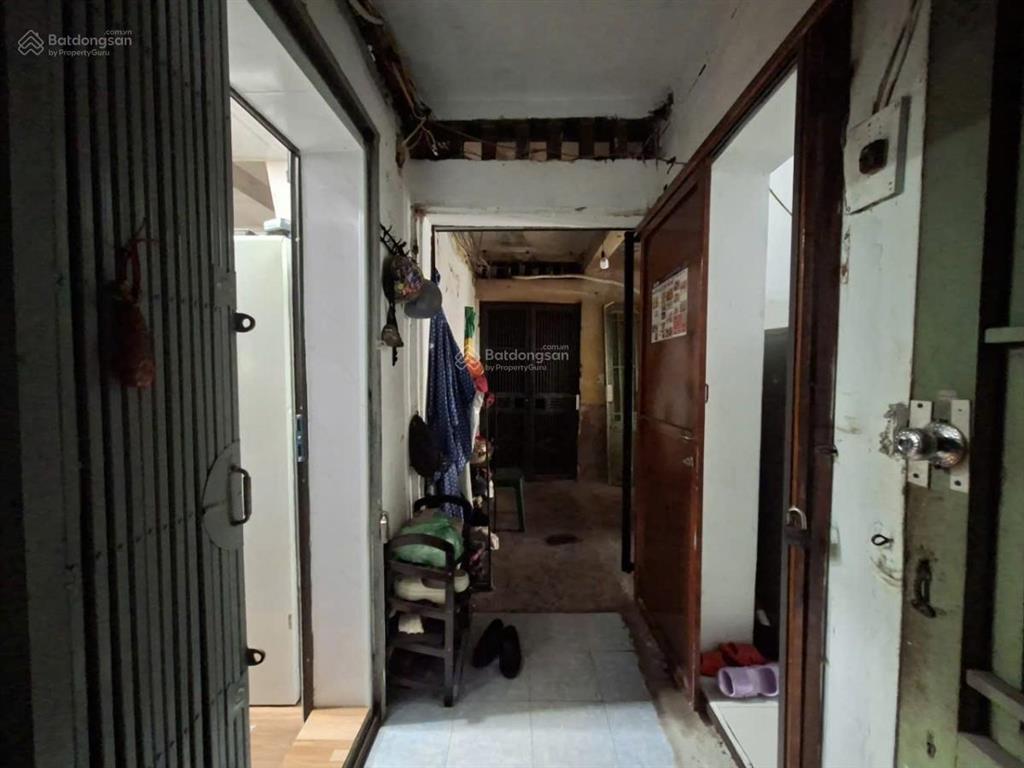 Bán căn hộ tập thể kim liên sổ đỏ đống đa 21/80 m2 vị trí đẹp 3 ngủ 2 vs giá 3 tỷ có thương lượng.