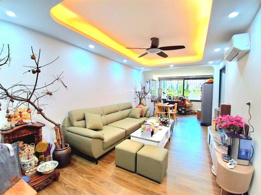 Bán căn tt thành công sổ đỏ ba đình to đùng 42/88 m2 nhà đẹp full 3 ngủ 2 vs ô tô dừng đỗ vị trí ok