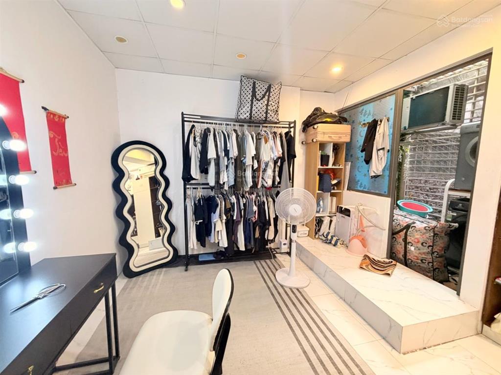 Nhà đẹp sổ đỏ tập thể 36 m/ 95m2 phố đặng thái thân, trung tâm quận hoàn kiếm  full nội thất xịn