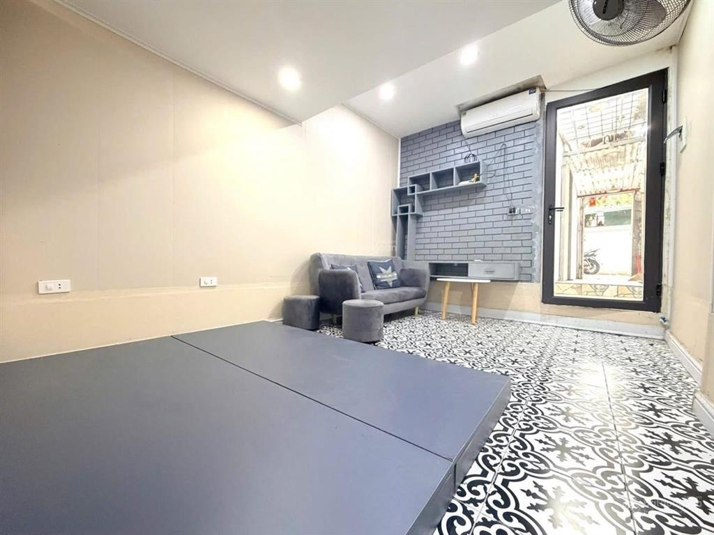 Trung tâm đống đa 40 m2 sổ đỏ tập thể tầng 1 thái thịnh 1,95 tỷ ô tô đỗ cửa  ngõ thông full 2 ngủ