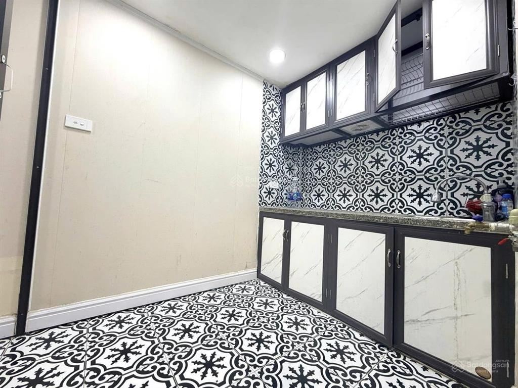 Trung tâm đống đa 40 m2 sổ đỏ tập thể tầng 1 thái thịnh 1,95 tỷ ô tô đỗ cửa  ngõ thông full 2 ngủ