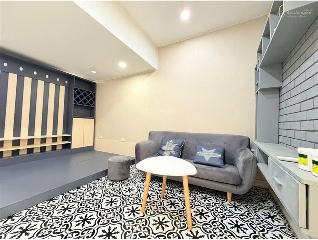 Trung tâm đống đa 40 m2 sổ đỏ tập thể tầng 1 thái thịnh 1,95 tỷ ô tô đỗ cửa  ngõ thông full 2 ngủ