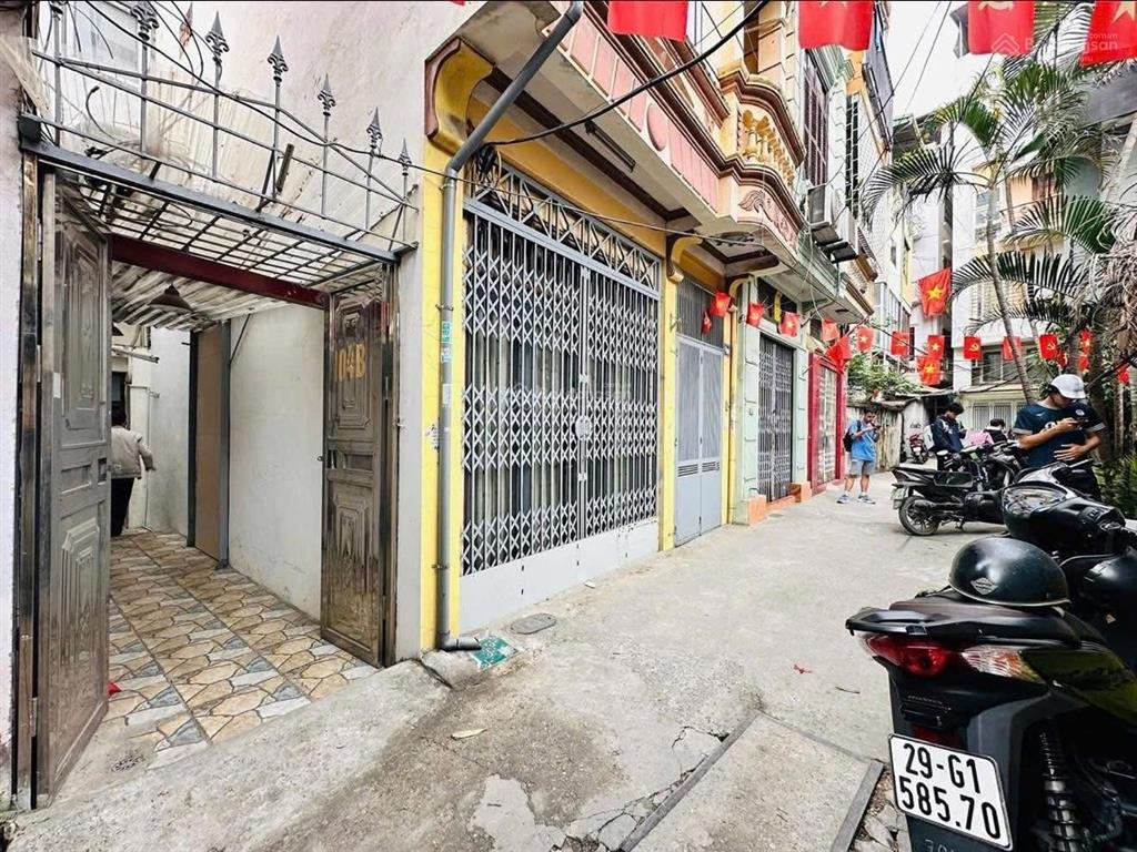 Trung tâm đống đa 40 m2 sổ đỏ tập thể tầng 1 thái thịnh 1,95 tỷ ô tô đỗ cửa  ngõ thông full 2 ngủ