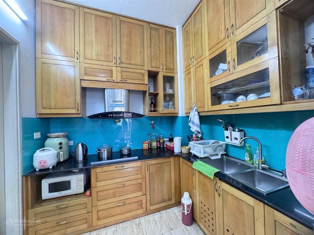 Nhanh nhé! bán căn chung cư 65m2 b14 phố phạm ngọc thạch sổ đỏ đống đa 2 ngủ full có 80m trồng rau