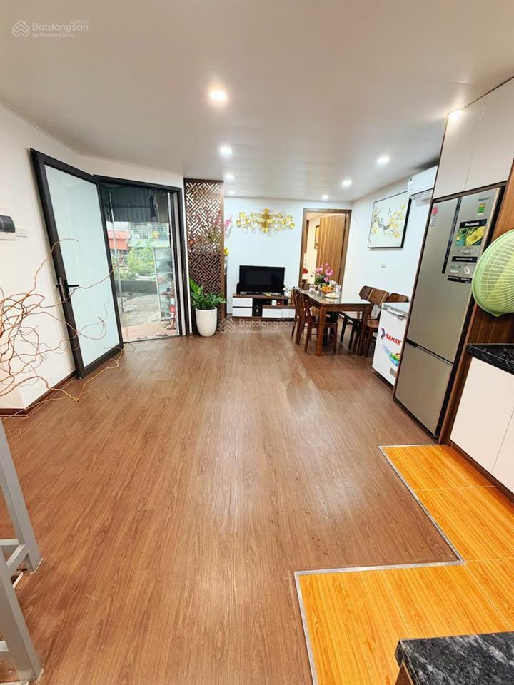 Bán nhà hơn 4 tỷ sổ đỏ 85m2 tầng 2 tt thành công 3 ngủ 2 vs vị trí siêu đẹp full nội thất ô tô đỗ .