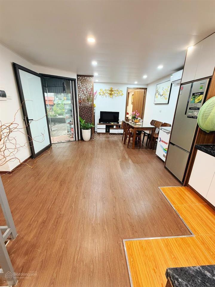 Bán nhà hơn 4 tỷ sổ đỏ 85m2 tầng 2 tt thành công 3 ngủ 2 vs vị trí siêu đẹp full nội thất ô tô đỗ .