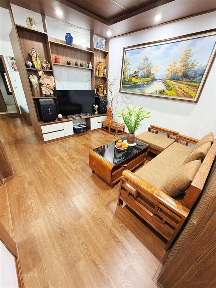 Bán nhà hơn 4 tỷ sổ đỏ 85m2 tầng 2 tt thành công 3 ngủ 2 vs vị trí siêu đẹp full nội thất ô tô đỗ .