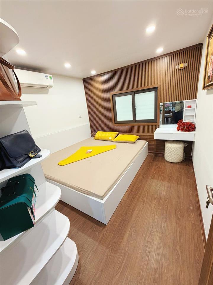 Bán nhà hơn 4 tỷ sổ đỏ 85m2 tầng 2 tt thành công 3 ngủ 2 vs vị trí siêu đẹp full nội thất ô tô đỗ .