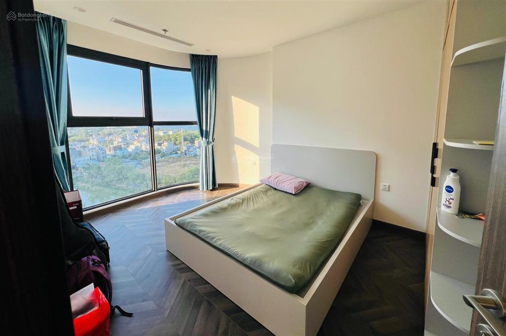 Giá chỉ 5tỷ  2pn 80m2 căn góc full nội thất  phân khu beverly cao cấp vinhomes quận 9