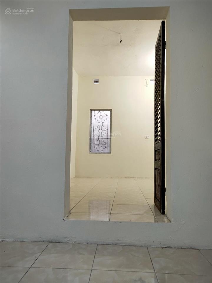 Có nhà nguyên căn 2 tầng, 2 ngủ giá 3,5tr/th. ngõ 59  đường hoàng liên, phường thượng cát, hn