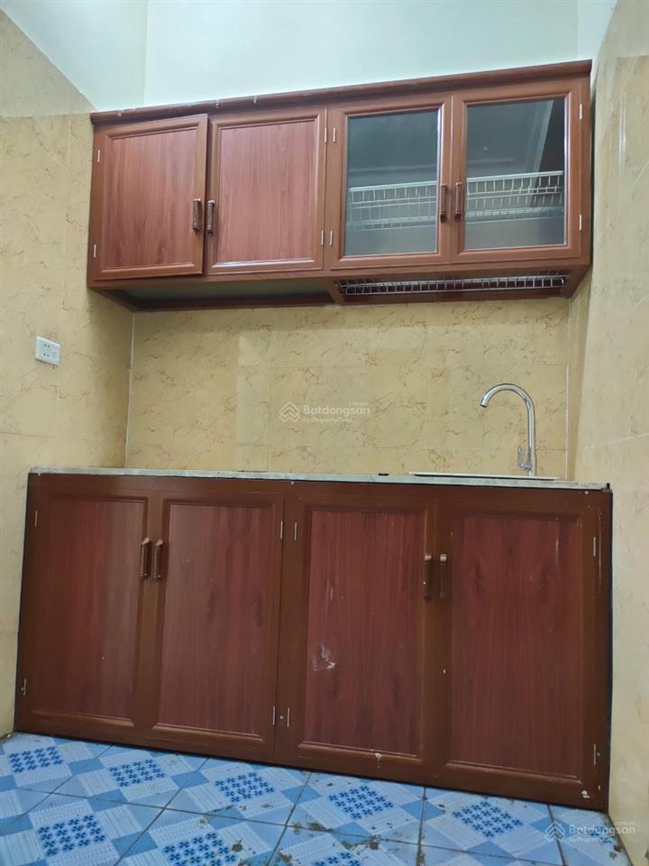 Có nhà nguyên căn 2 tầng, 2 ngủ giá 3,5tr/th. ngõ 59  đường hoàng liên, phường thượng cát, hn