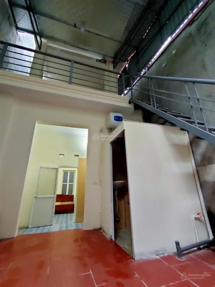 Có nhà nguyên căn 2 tầng, 2 ngủ giá 3,5tr/th. ngõ 59  đường hoàng liên, phường thượng cát, hn