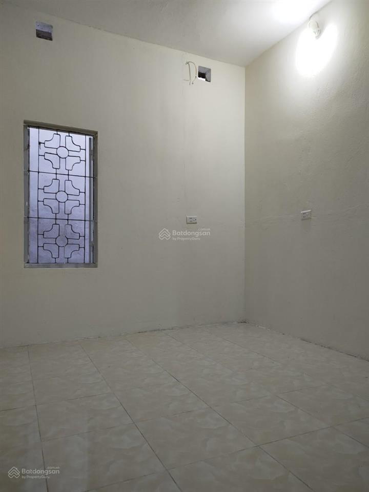 Có nhà nguyên căn 2 tầng, 2 ngủ giá 3,5tr/th. ngõ 59  đường hoàng liên, phường thượng cát, hn