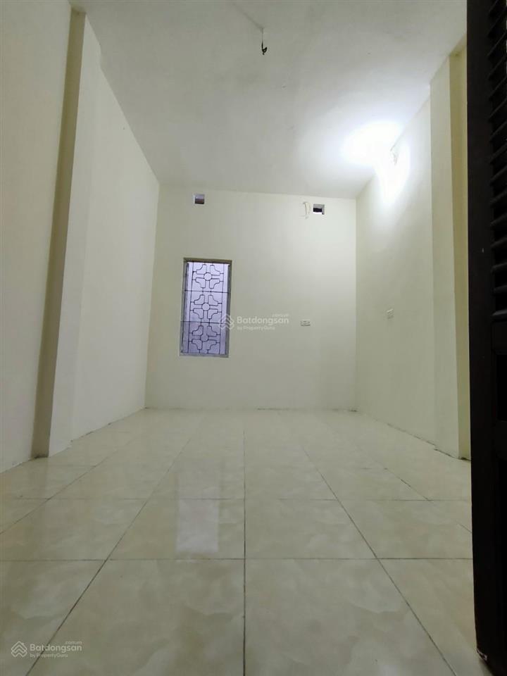 Có nhà nguyên căn 2 tầng, 2 ngủ giá 3,5tr/th. ngõ 59  đường hoàng liên, phường thượng cát, hn