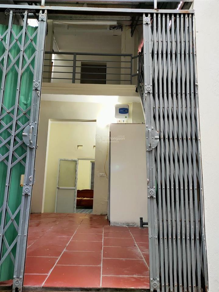 Có nhà nguyên căn 2 tầng, 2 ngủ giá 3,5tr/th. ngõ 59  đường hoàng liên, phường thượng cát, hn