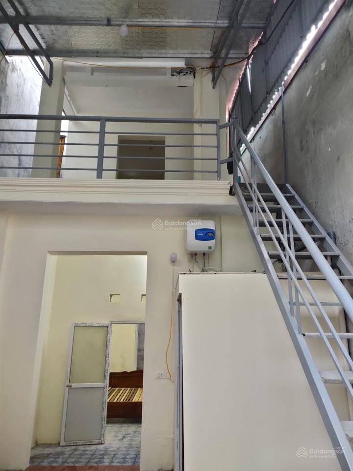 Có nhà nguyên căn 2 tầng, 2 ngủ giá 3,5tr/th. ngõ 59  đường hoàng liên, phường thượng cát, hn