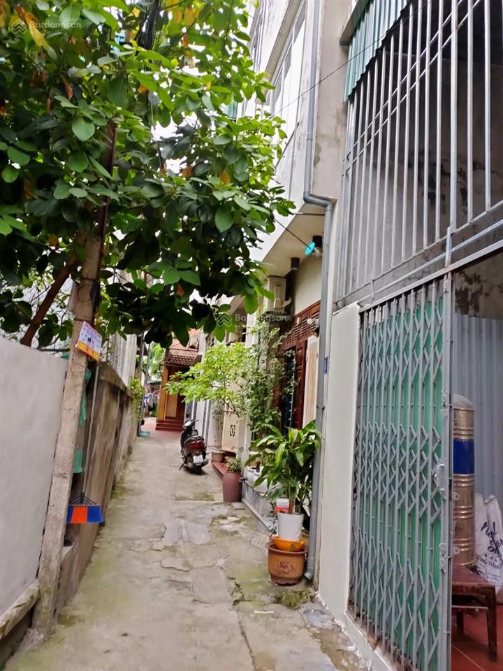 Có nhà nguyên căn 2 tầng, 2 ngủ giá 3,5tr/th. ngõ 59  đường hoàng liên, phường thượng cát, hn