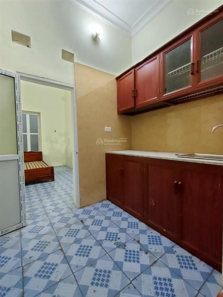 Có nhà nguyên căn 2 tầng, 2 ngủ giá 3,5tr/th. ngõ 59  đường hoàng liên, phường thượng cát, hn