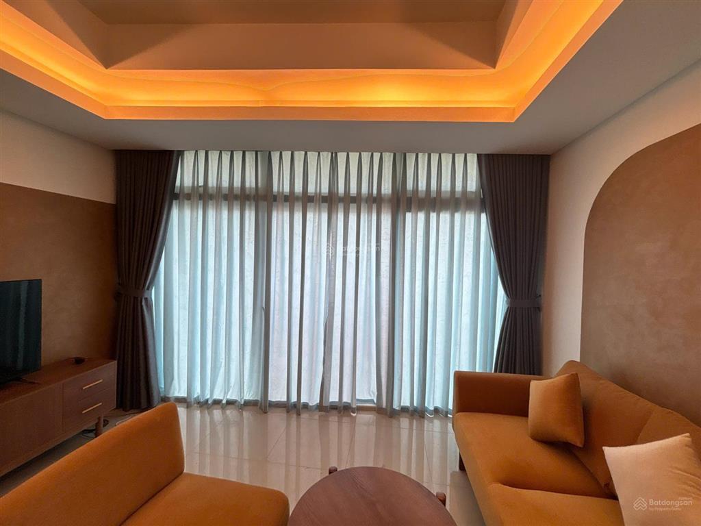 Cho thuê căn 2 phòng ngủ azura tầng cao, view sông thoáng mát