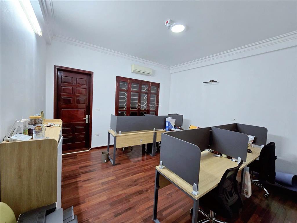 Chính chủ cho thuê văn phòng 25m2 giá thuê tốt 4,8 triệu/tháng full tiện ích, vào dùng ngay
